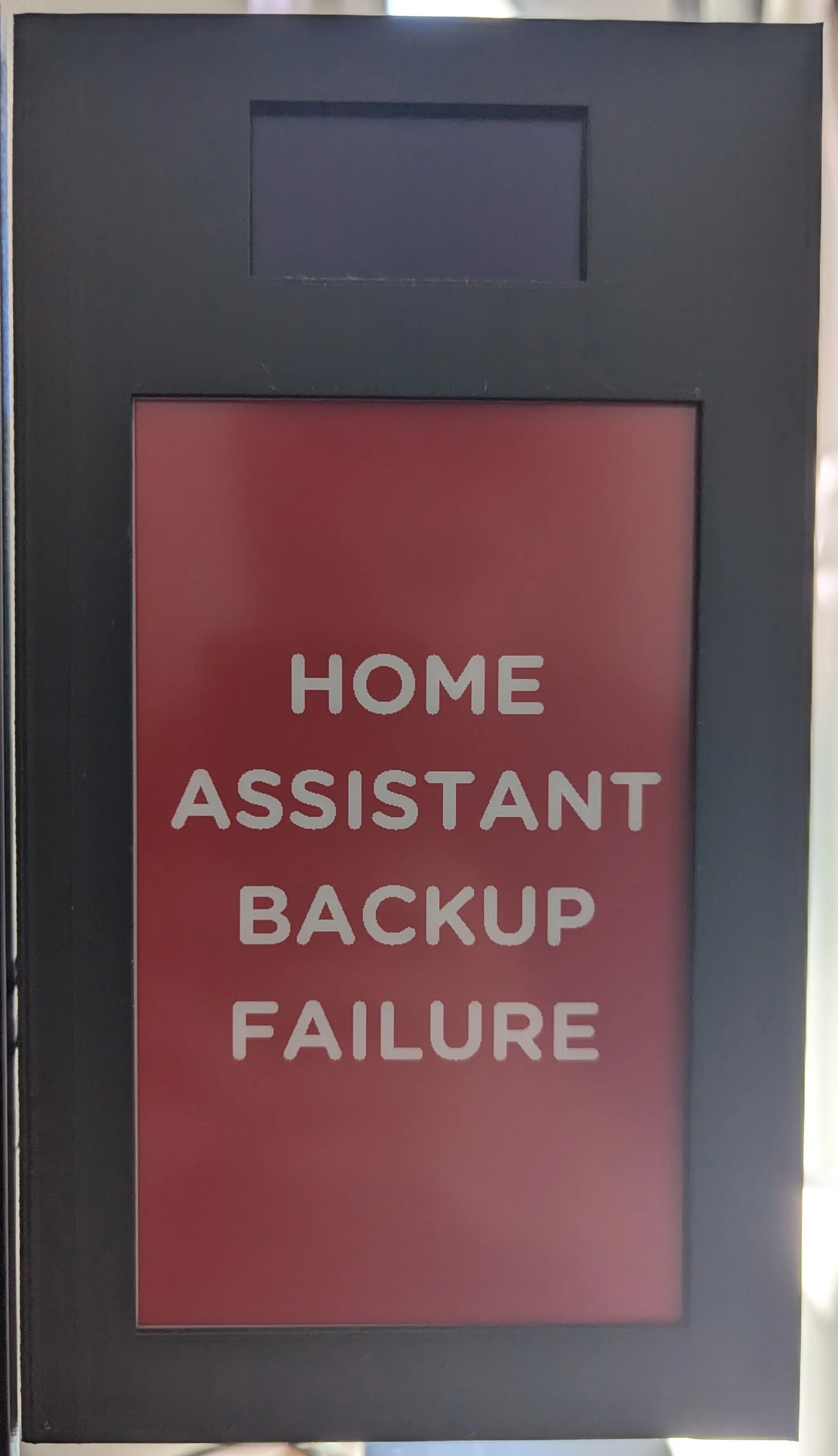 The home assistant status display showing the failed backup alert