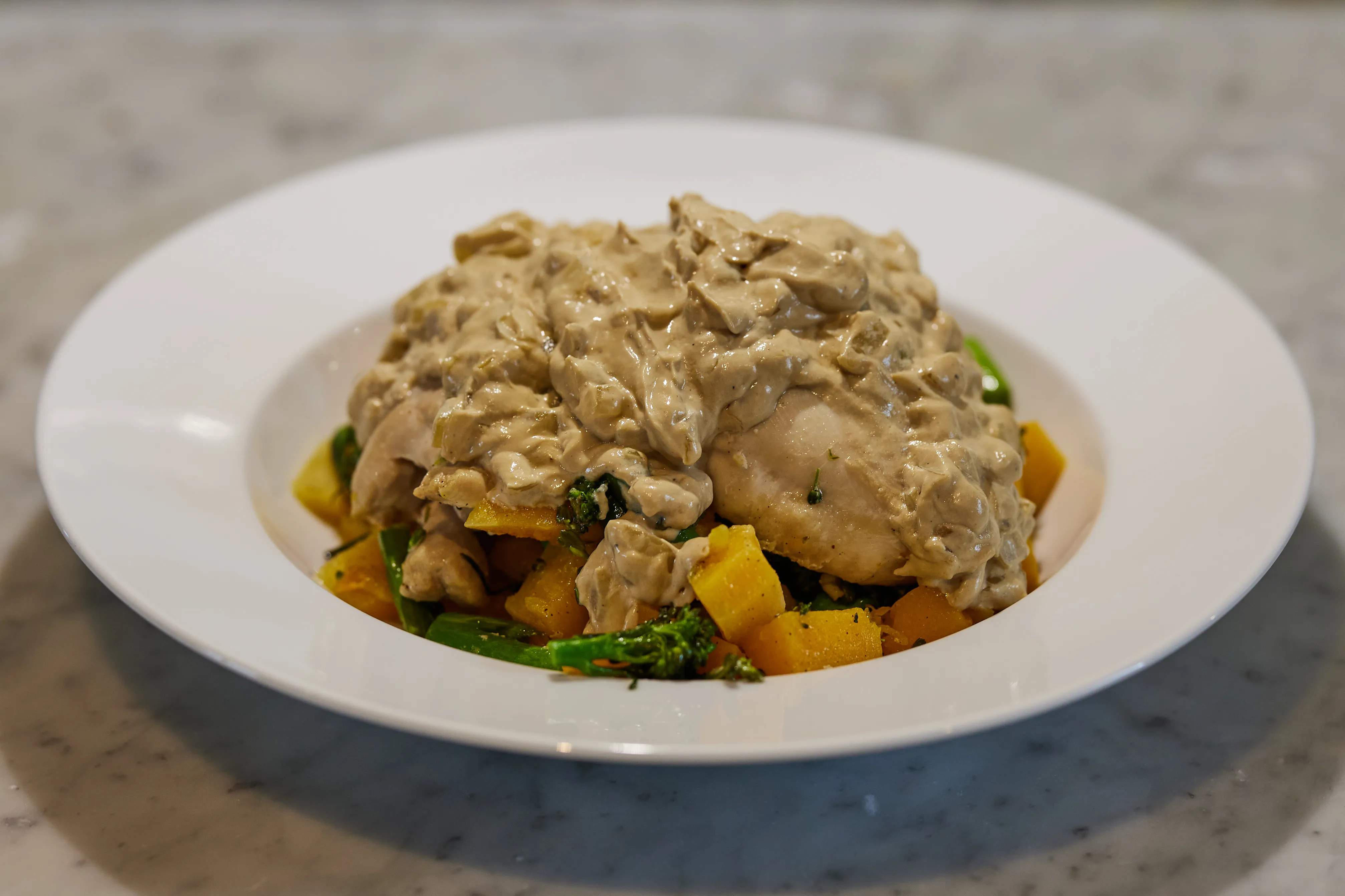 Roasted chicken and vegetables with cheese sauce