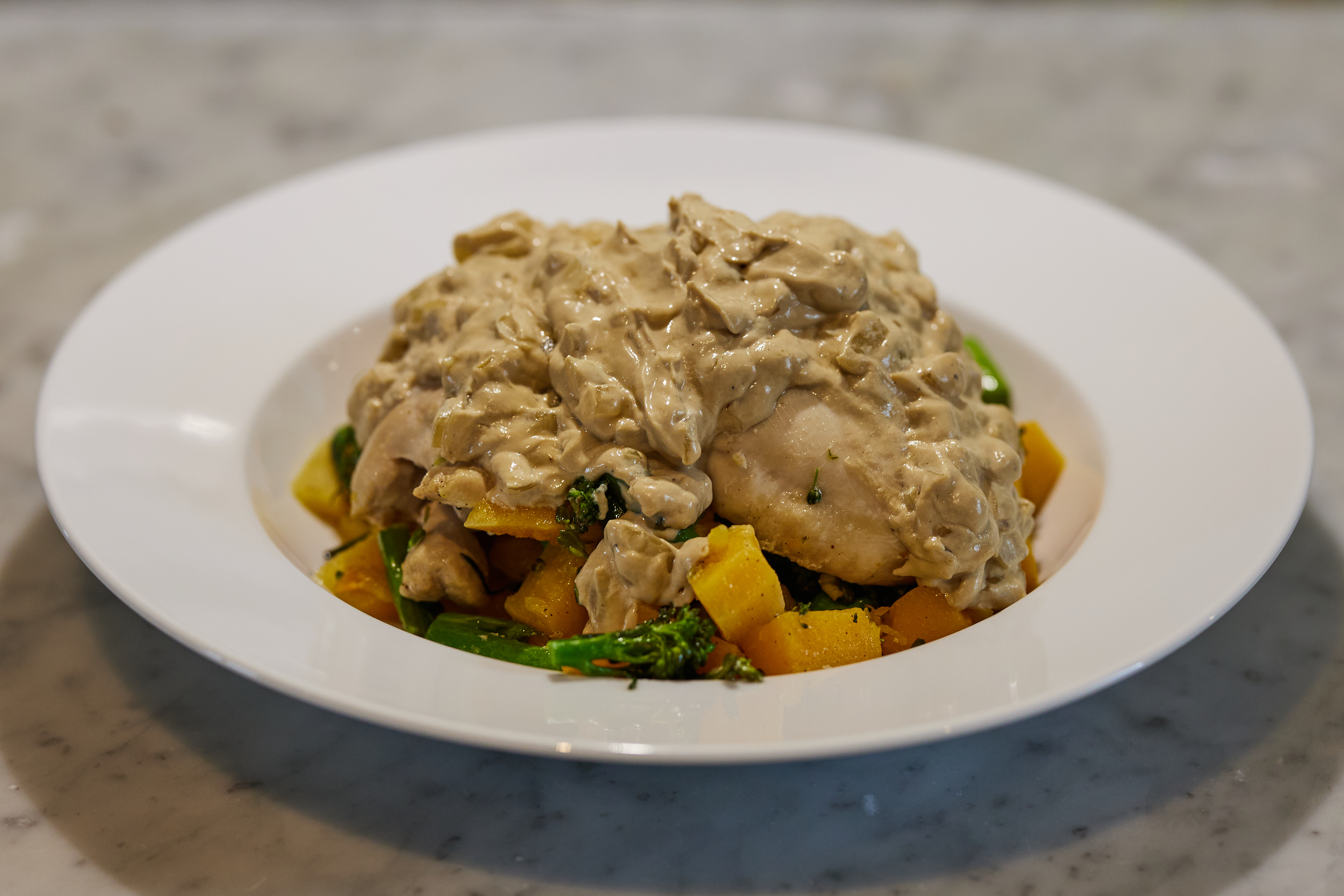 Roasted chicken and vegetables with cheese sauce